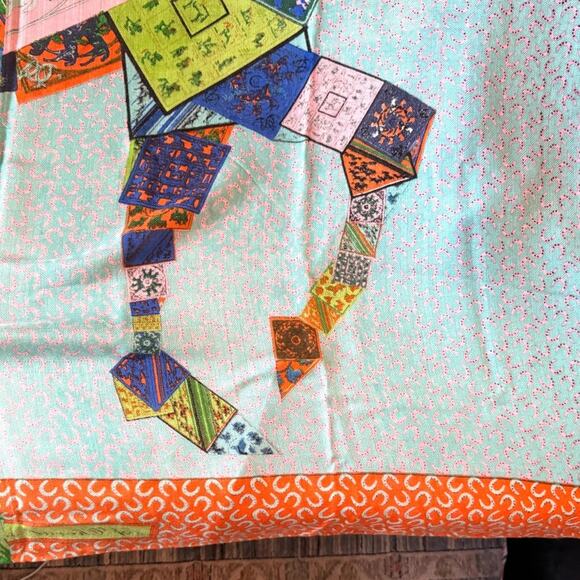 Hermès cashmere, equestrian/jungle themed scarf. Indescribably beautiful piece - Picture 5 of 16